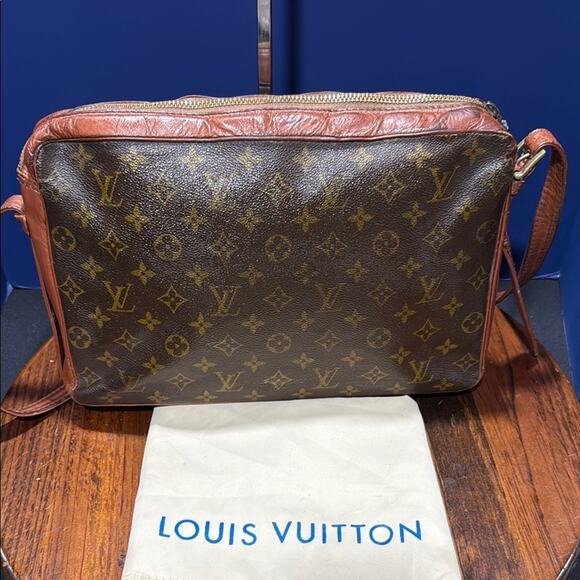 Louis Vuitton Brown Monogram Messenger Bag - Picture 4 of 14